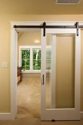 空间和谐魔法的推拉式隐形门