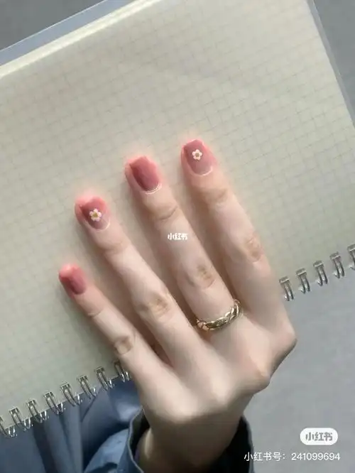 短指甲胖手美甲