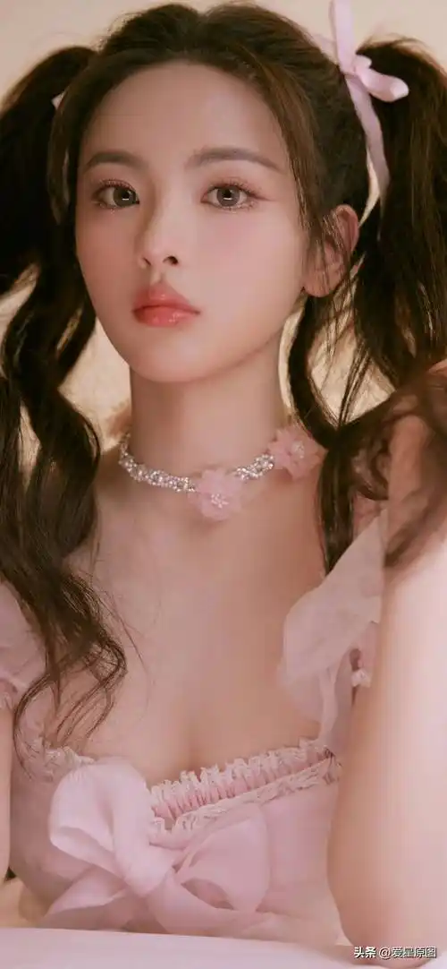 中国内地新星杨超越各个时期经典的艺术超清原图写真壁纸七十七张供广