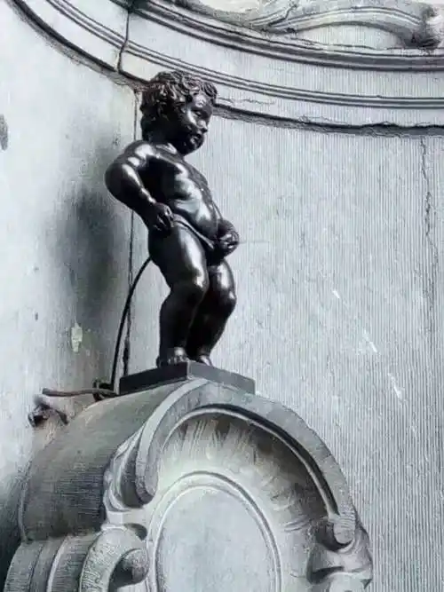 张宝树精品散文欧洲之行系列之七《布鲁塞尔亮丽 的 景点》