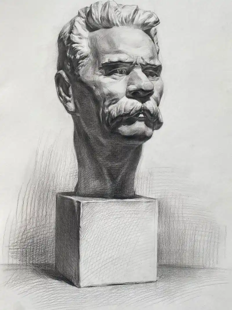 素描石膏像高尔基 素描石膏像很能练习造型能力,一定要认真画