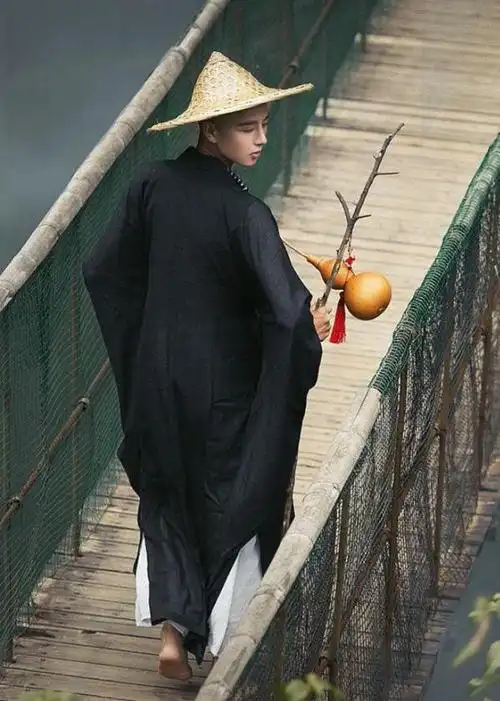 那么在这么帅的作品中在现实中会不会长得个作品的"和尚"一样帅气呢?