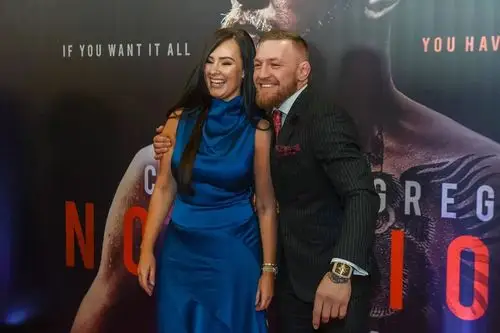 "被女友养了八年"的ufc巨星康纳·麦格雷戈终于宣布订婚