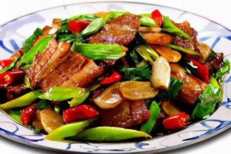 青蒜回锅肉的做法
