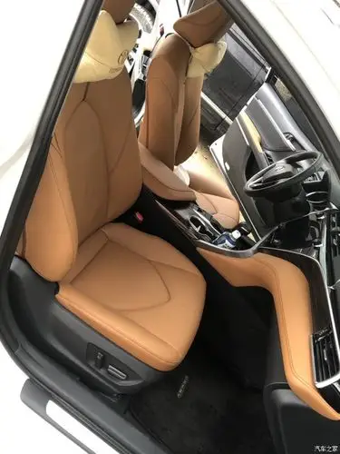 谁能发个21款凯美瑞棕色内饰实拍图