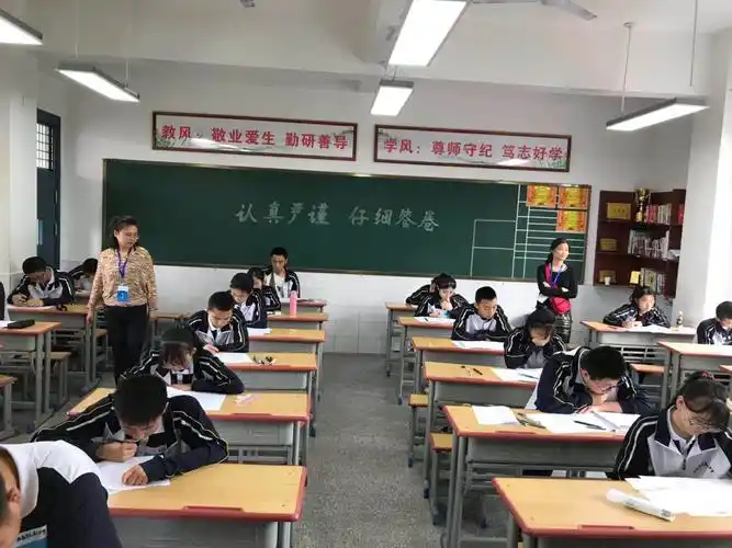 家长老师同监考 家校合作"心"体验