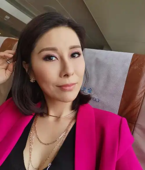 黎淑贤曾因古惑仔圈粉无数,43岁的她两次婚姻失败,离婚后状态超好