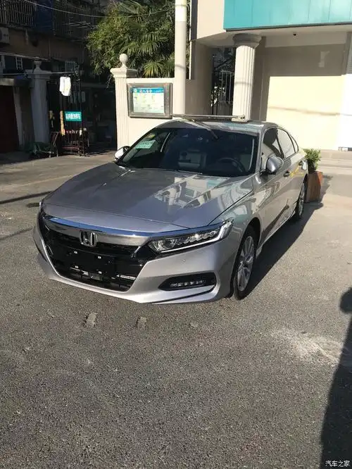 十代雅阁提车冰河银超好看