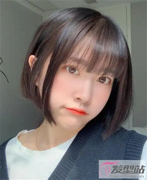 减龄女生bobo头短发造型简单不失气质