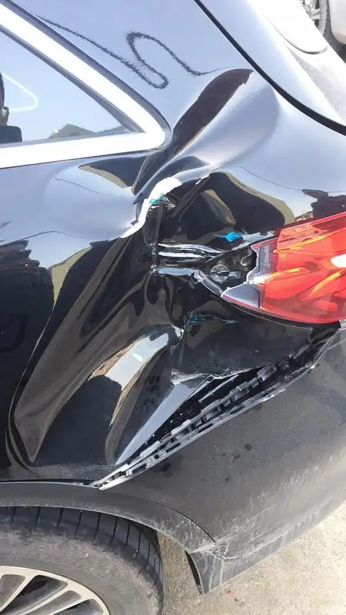 【图】好好停着被货车倒车撞这样了_奔驰glc论坛_汽车之家论坛