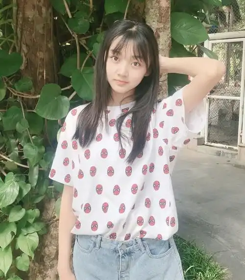 小李慧珍偷偷长大了,才14岁就有匀称腿,169的身高没白长!