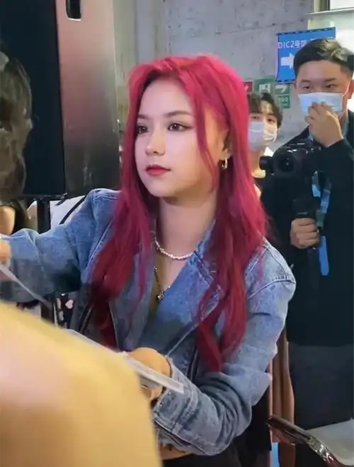 刀小刀是一位拍摄变装视频的博主,如果说她是开创变