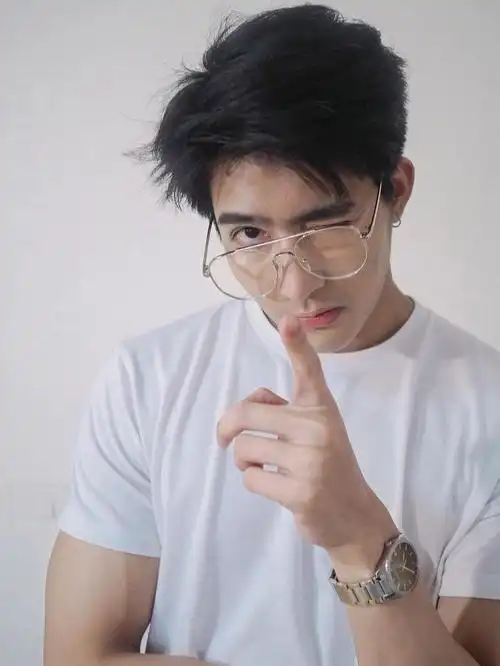 慧慧真的可爱,球哥也很帅,刚开始没get到球哥的颜