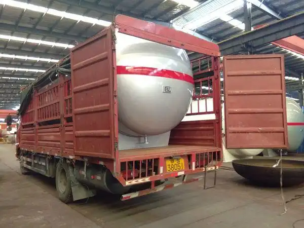 液化气槽车,液化气运输半挂车等压力容器产品!