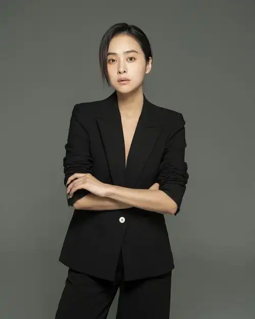 据了解,程琤在北京卫视刚刚收官的电视剧《我们都要好好的》中饰演