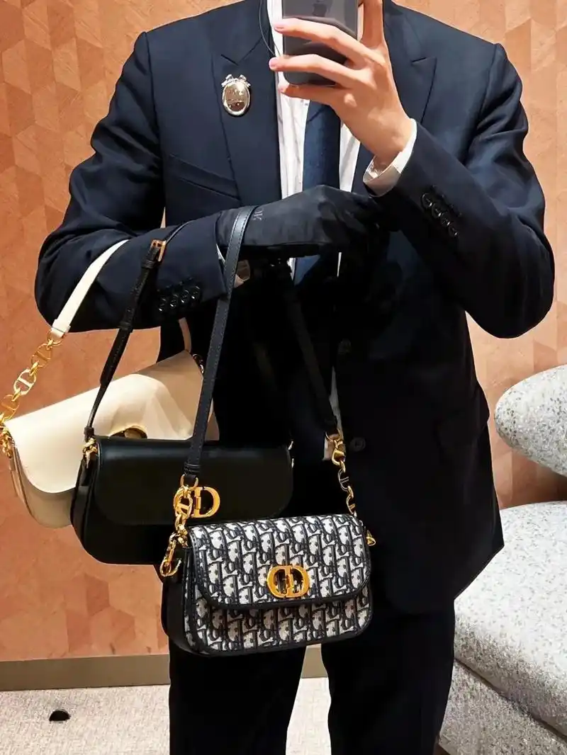 每天认识一只包包:dior新款蒙田链条包.迪奥 新款30 m - 抖音