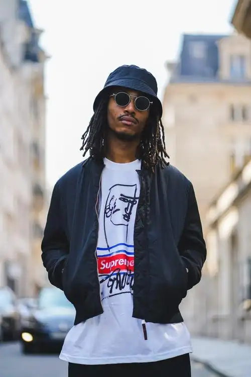 supreme本次联名重新演绎街头化