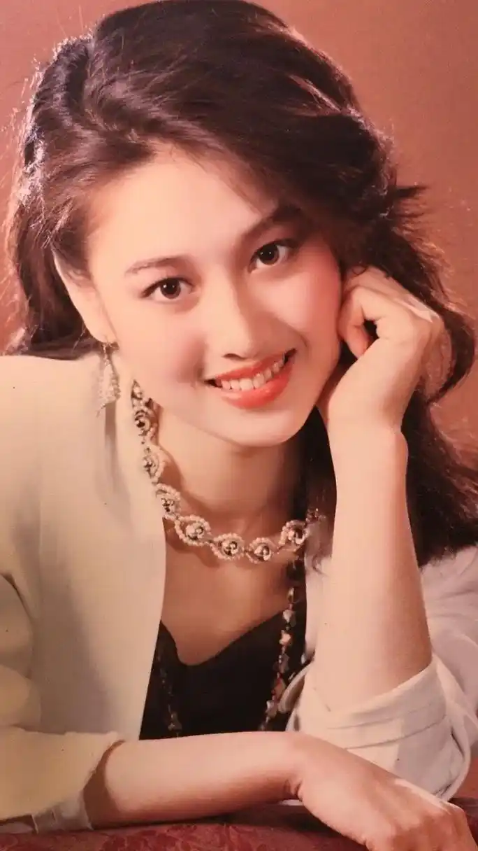 郑爽扈三娘兔年接福整点仙活#兔年揭福整点鲜活儿  @悦鲜活官 - 抖音