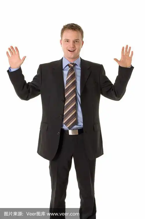 年轻的商人举起双手