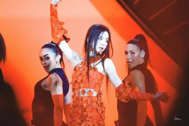 jisoo吹口哨##blackpink今天造型杀疯了