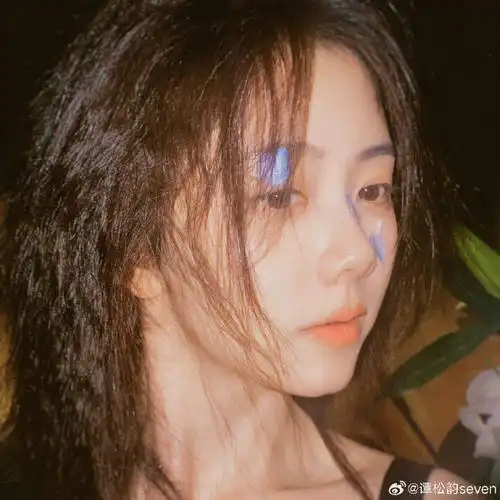 谭松韵第一次发十二宫格#谭松韵分享12张鲜花头像照,第一次发十豆宫