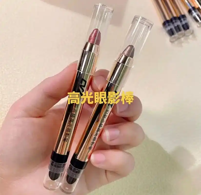 双头眼影棒.我画眼影就喜欢用手点眼影盘,然后再点到眼睛上,每 - 抖音