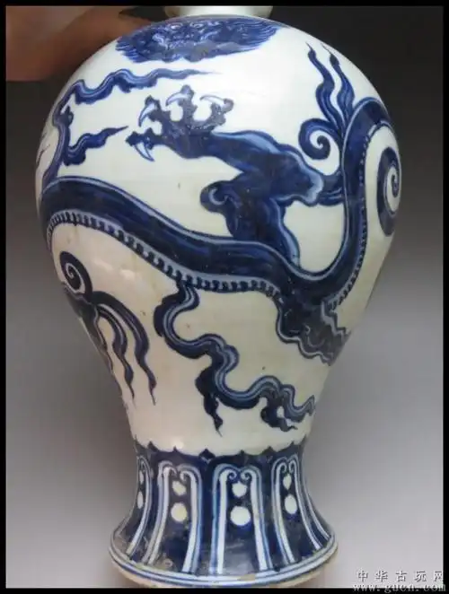 大明宣德年制青花草龙纹梅瓶