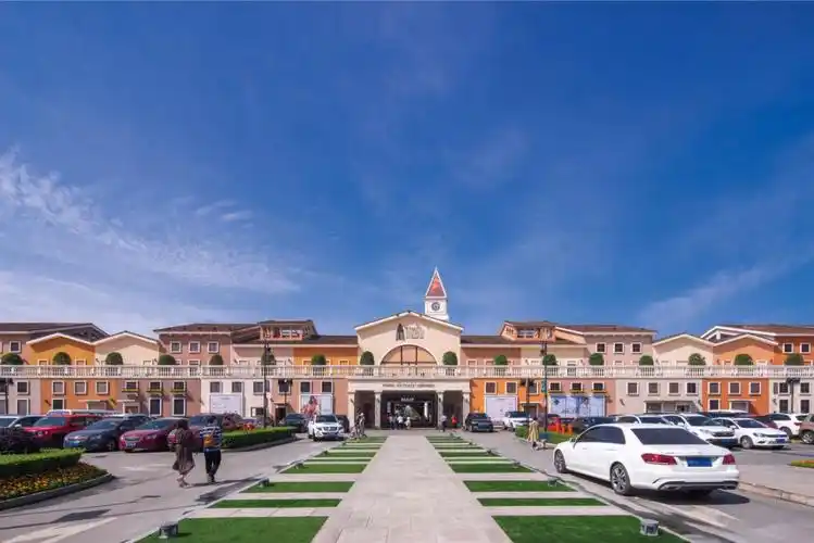 在快速进行城市更新的成都,购物中心扮演着什么样的角色?_奥特莱斯