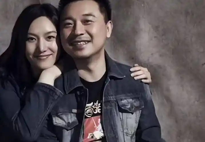张晞临的妻子朱敏为丈夫放弃事业回归家庭一家四口生活有滋味