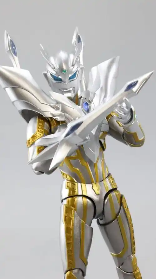 所以这款终极赛罗闪耀型确实是比较鸡贼如果你非常喜欢这个形态的话