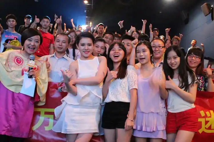 《爱情进化论》映后明星见面会,主演谢依霖亲临影城现场与粉丝亲密