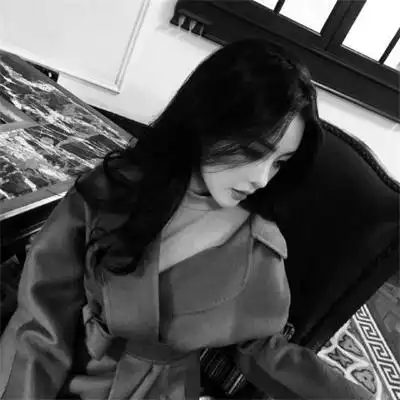 黑白女生头像高冷霸气性感 性感妩媚黑色系女头图片_女生头像_美头网