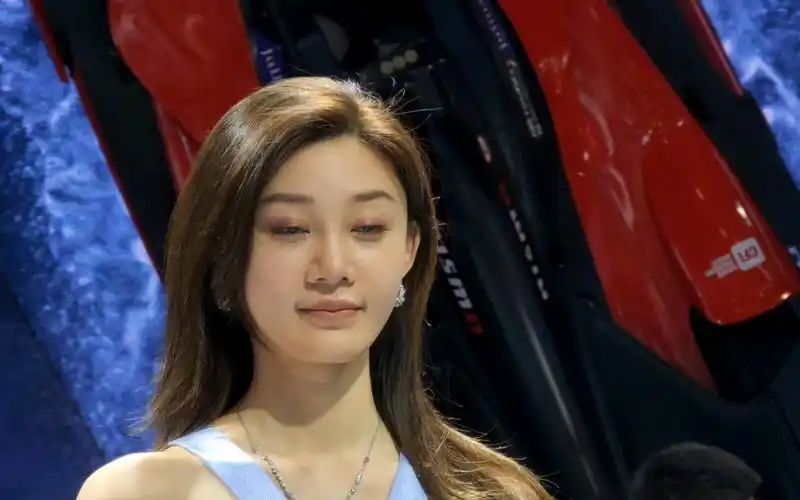 模特之星亚军张芮尔