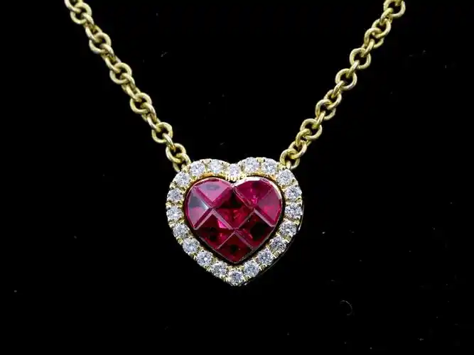 心形红宝石吊坠镶嵌18k金钻石项链