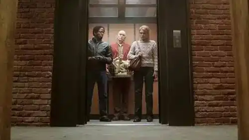 《死神来了2》电梯里的惊悚一幕:然而这样的事情现实中也并不少见