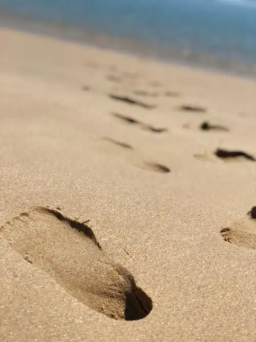 一步一个脚印生活如此人生亦是如此