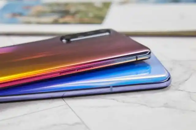 华为nova6,reno3 pro怎么选?网友:171g曲面机身真香!_手机