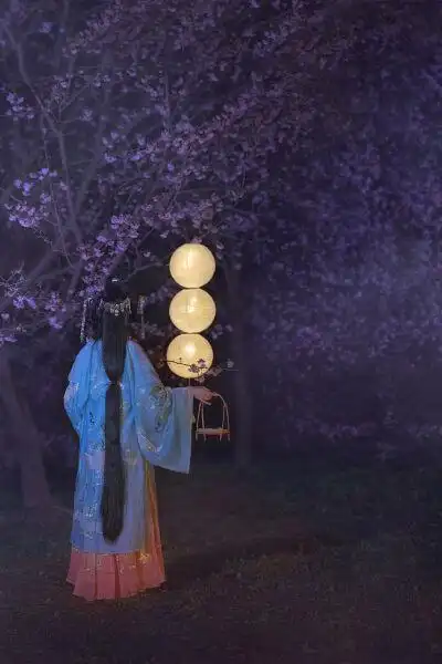 美女背影简笔画