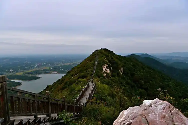 常德河街,太阳山森林公园,十月俩分秋色…………!