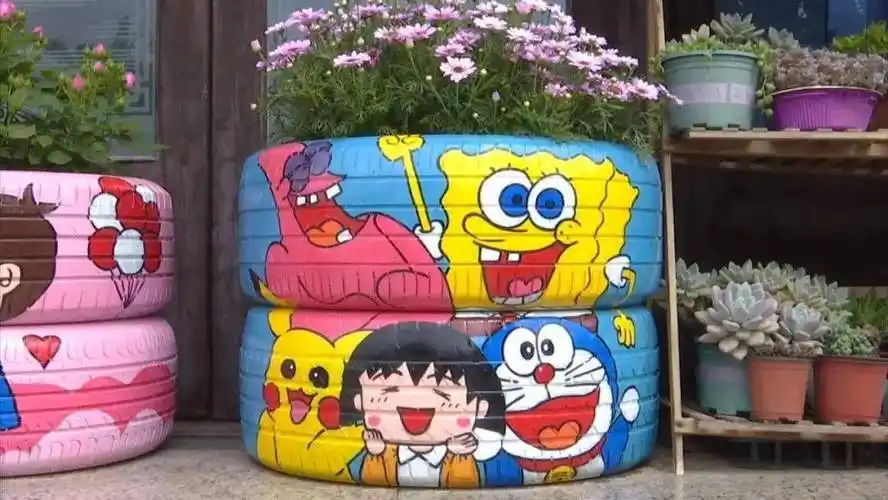 邱燕华:画轮胎有步骤的,必须第一层干了才能涂第二层的颜色,那我就