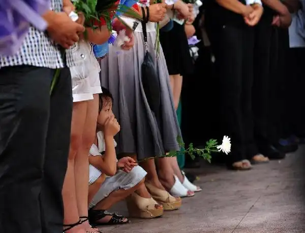 500人挥泪送别韩亚空难遇难者