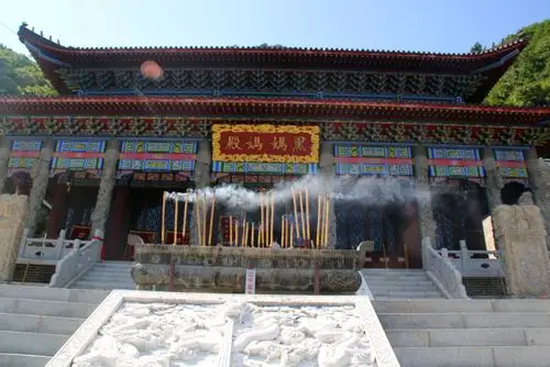 本溪铁刹山黑妈妈殿黑妈妈又名黑老太,道教中的地仙,东北地方神.