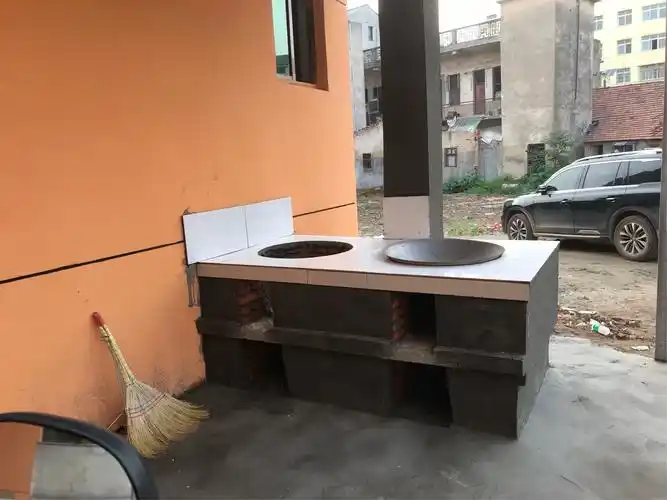 农村的孩子都认识这是土灶,那么这个土灶是做什么美味佳肴的呢,就期待