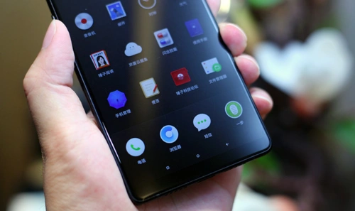 坚果r1漂亮的不像实力派,性能和老罗一样彪悍