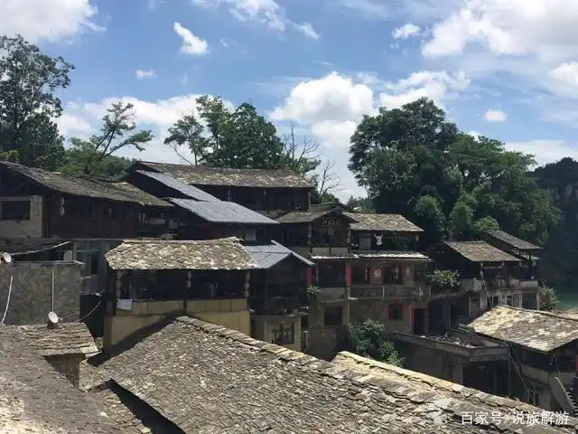 贵州布依族对石板房的感情,是一种相濡以沫,患难与共的情谊