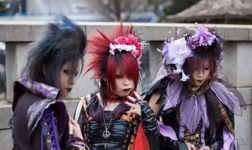 杀马特发型女(葬爱家族发型大全女)