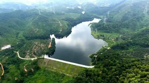 公明水库全称是公明供水调蓄工程,由公明水库扩建工程,境外水源镣通