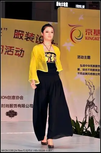 *~*~*深圳大学艺术设计学院大二漂亮女生mm的t台时装走秀表演第一集*