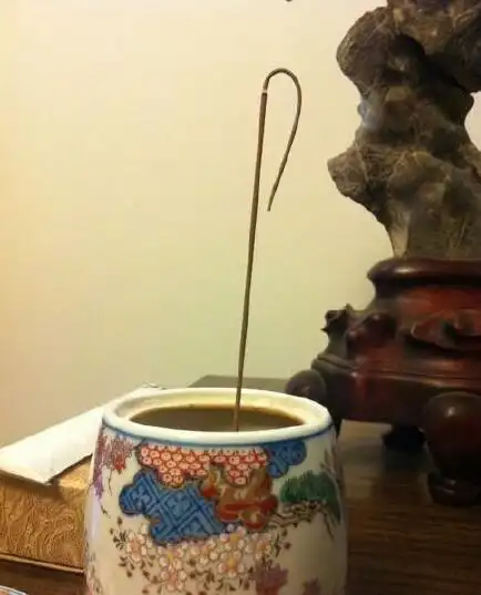 香灰直立不落预示什么 预示着家中死去的人的灵魂至此