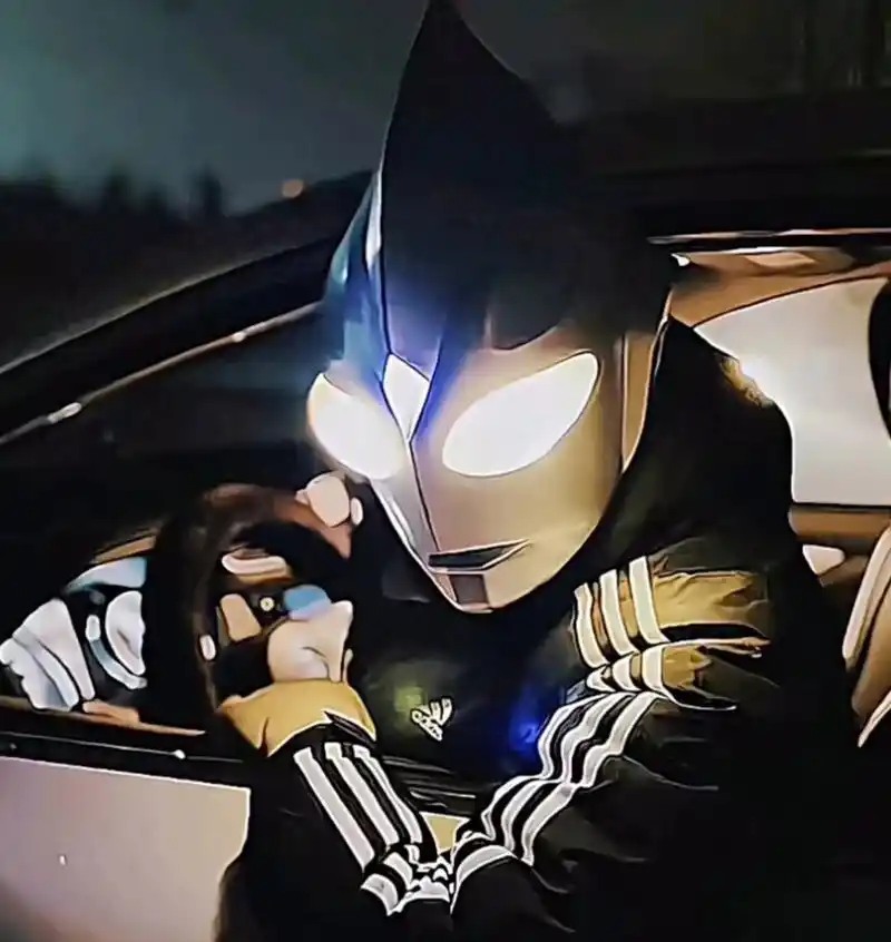 "一见倾心"的迪迦闪光奥特曼《28》 #头像# #头像分享# #男生头像